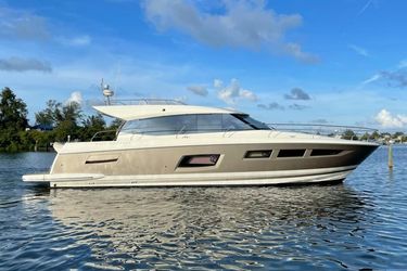 55' Prestige 2015 Yacht For Sale